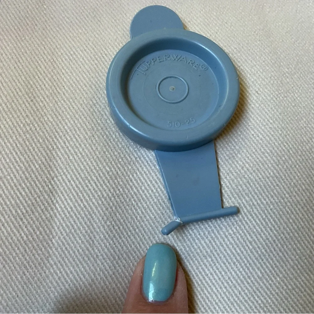 Tupperware Beverage Buddy 2 quart Blue Lid Juice Cocktail Container Vintage